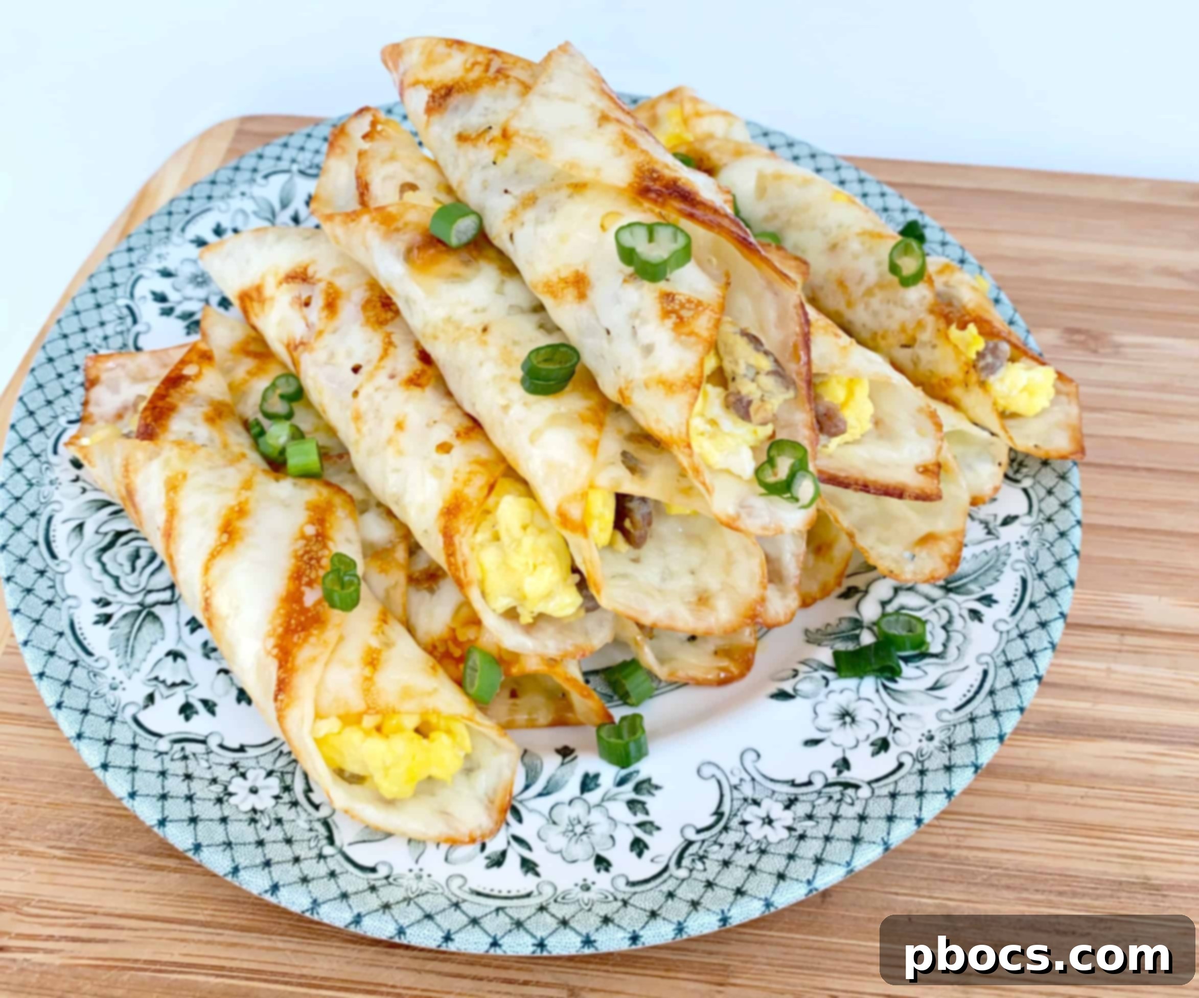 Savory Keto Breakfast Pinwheels 1 featured 15802