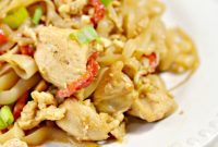 Delicious Keto Chicken Pad Thai