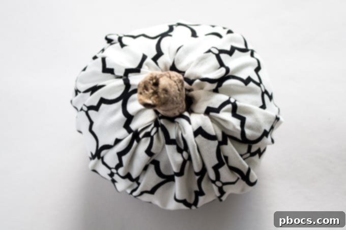Making Smaller No-Sew Fabric Pumpkins