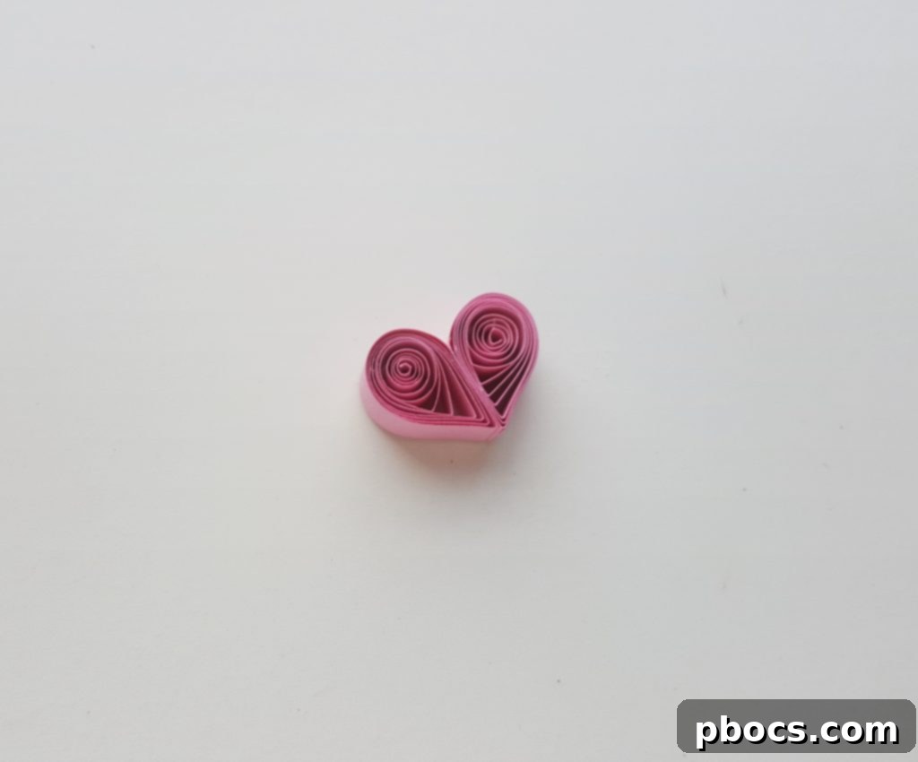 Forming teardrop shapes with quilling paper for heart decoration