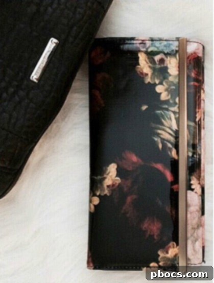 Whats In My Bag + 5 Tips For a Lighter More Organized Purse