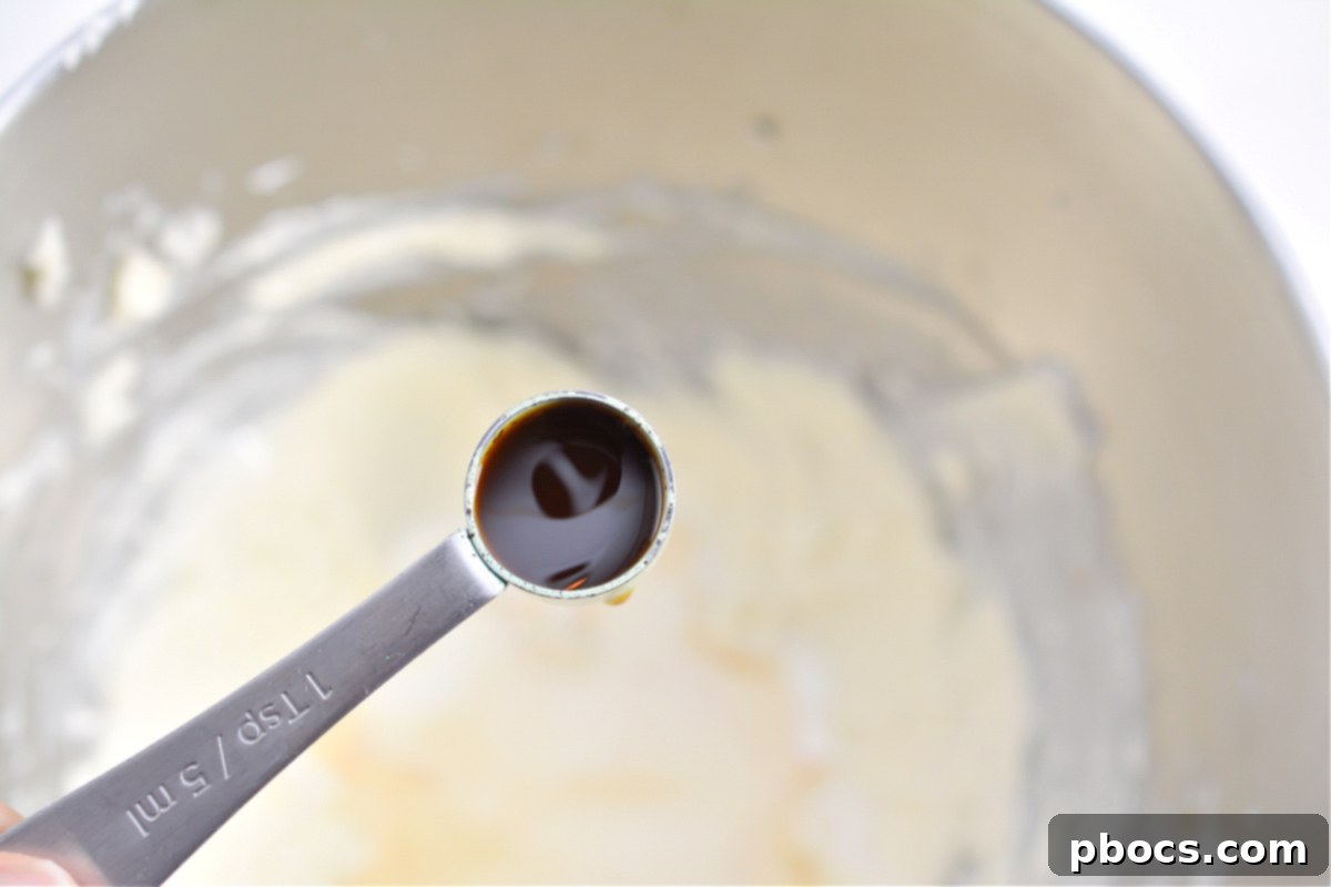 Smooth keto cream cheese frosting