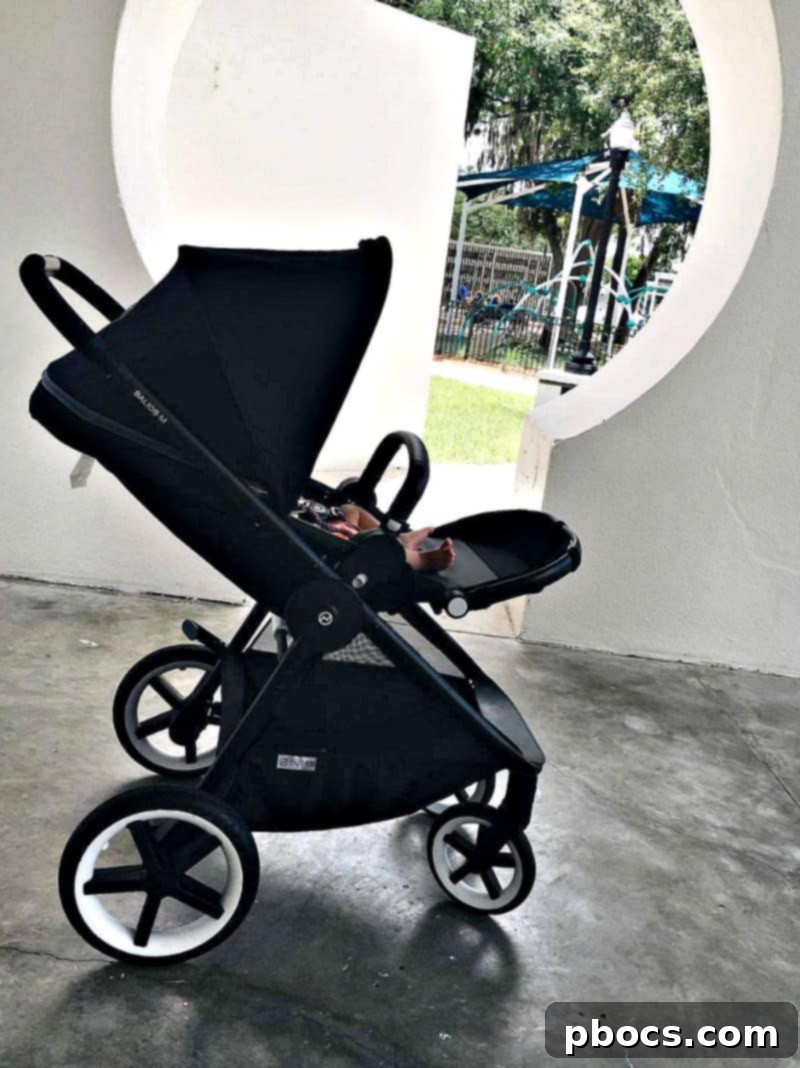 Close-up of CYBEX Balios M stroller canopy protecting baby from sun