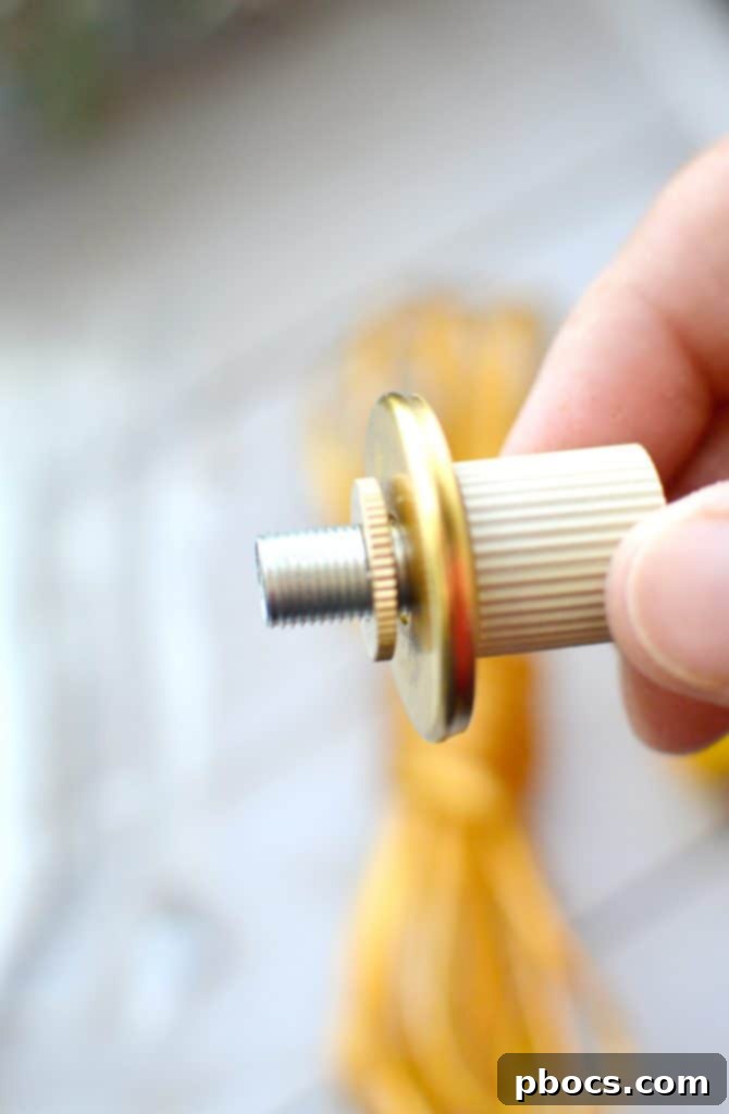 Attaching the lamp socket to the nipple